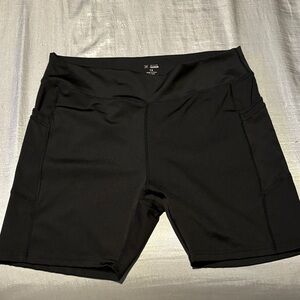 Women's Black Athletic Bike Shorts with Side Pockets